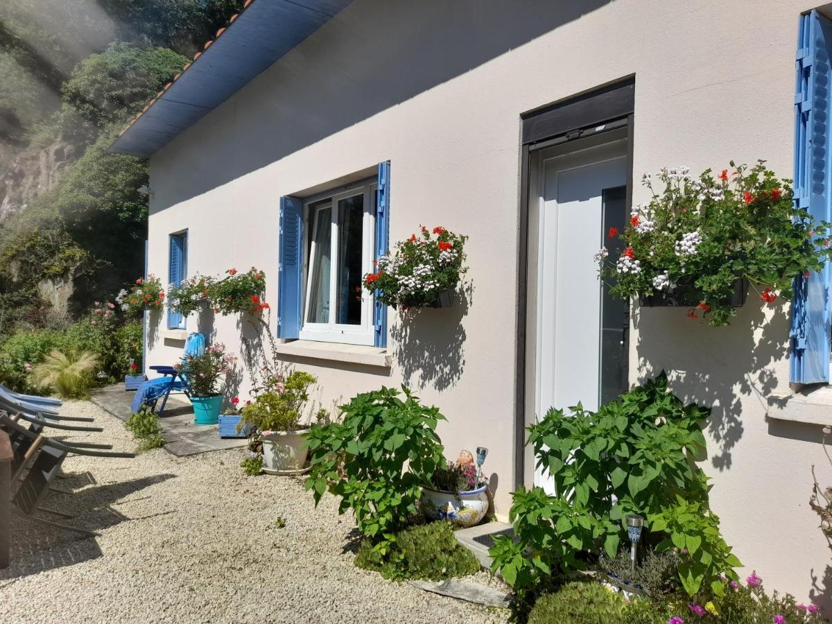 La Petite Maison Bleue Daire Jugon-les-Lacs Dış mekan fotoğraf